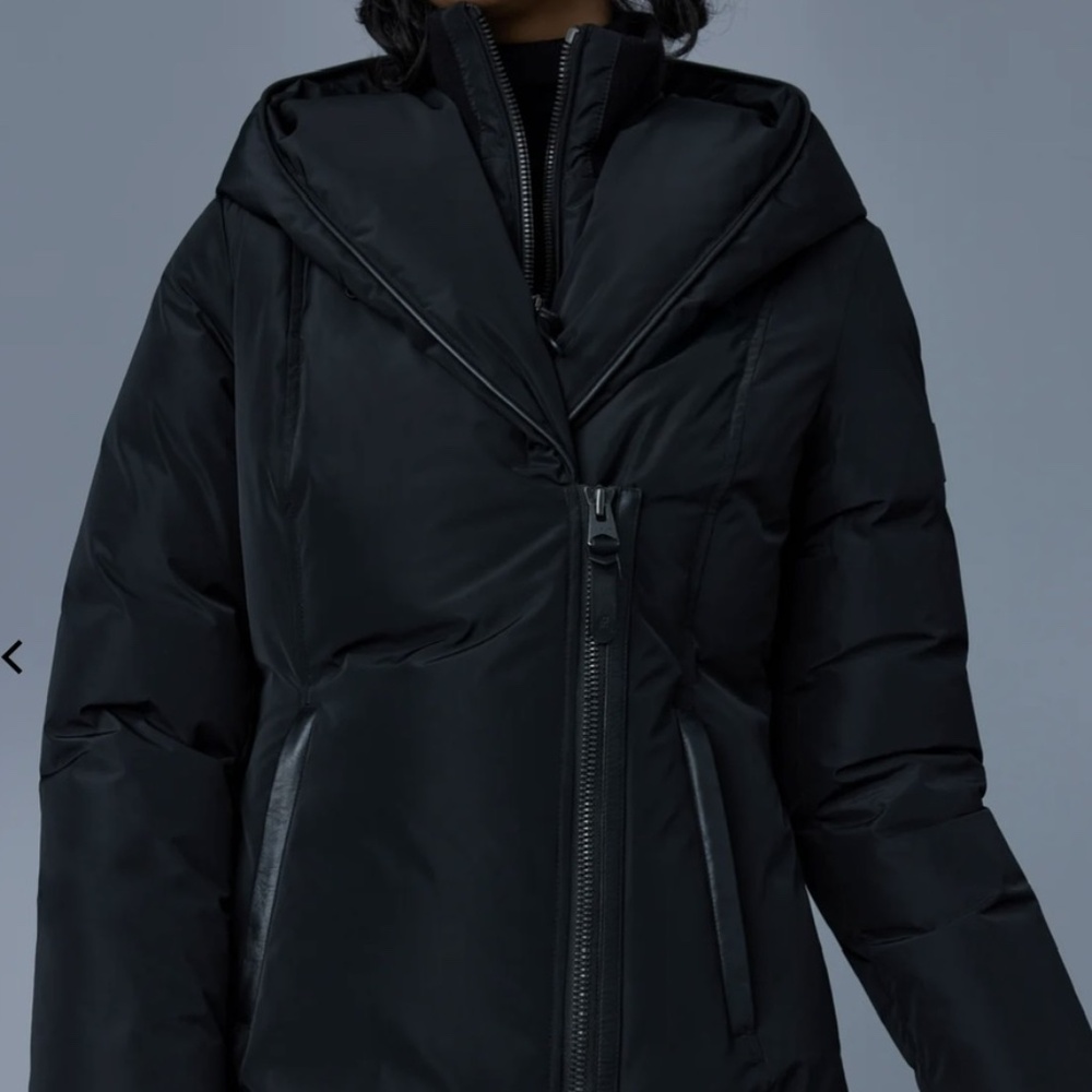Mackage   “KAY”  Women’s fitted Down Coat — like NEW!